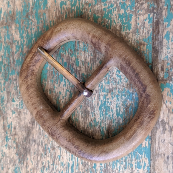 Bundle of 4 Vintage Buckles - Wood, Lucite, Faux Leather Tight Top, Cardboard - Picture 11 of 14